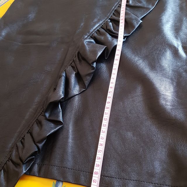 Gonna midi in ecopelle nera con galetta marca Eco