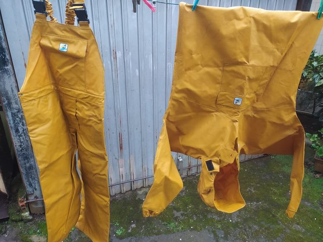 traje y aperos de pesca