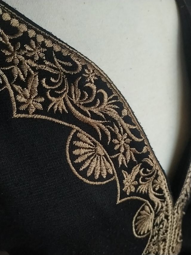 VESTIDO DE INVIERNO DE LYCRA BORDADO