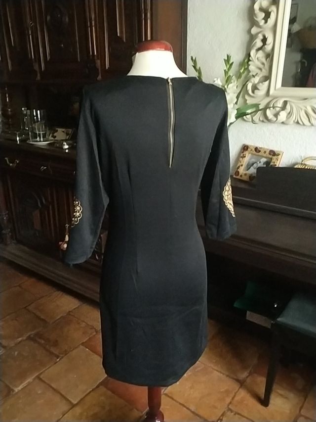 VESTIDO DE INVIERNO DE LYCRA BORDADO