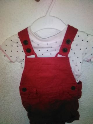 Peto vaquero rojo primark talla 0-3 meses de segunda mano por 5 EUR en  Málaga en WALLAPOP