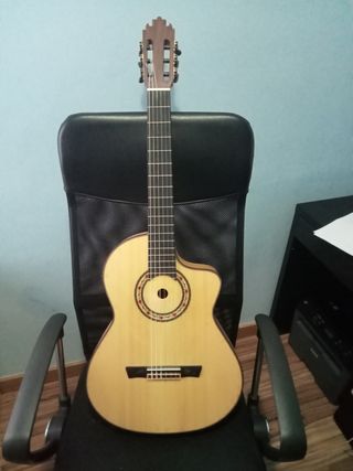 Guitarra Francisco Bros de segunda mano por 400 EUR en Palmera en WALLAPOP