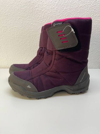 Botas Nieve y Apreski Impermeables Niños Quechua de segunda mano por 5 EUR  en Málaga en WALLAPOP
