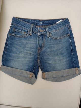 Vaqueros cortos mujer Levis de segunda mano por 15 EUR en Murcia en WALLAPOP