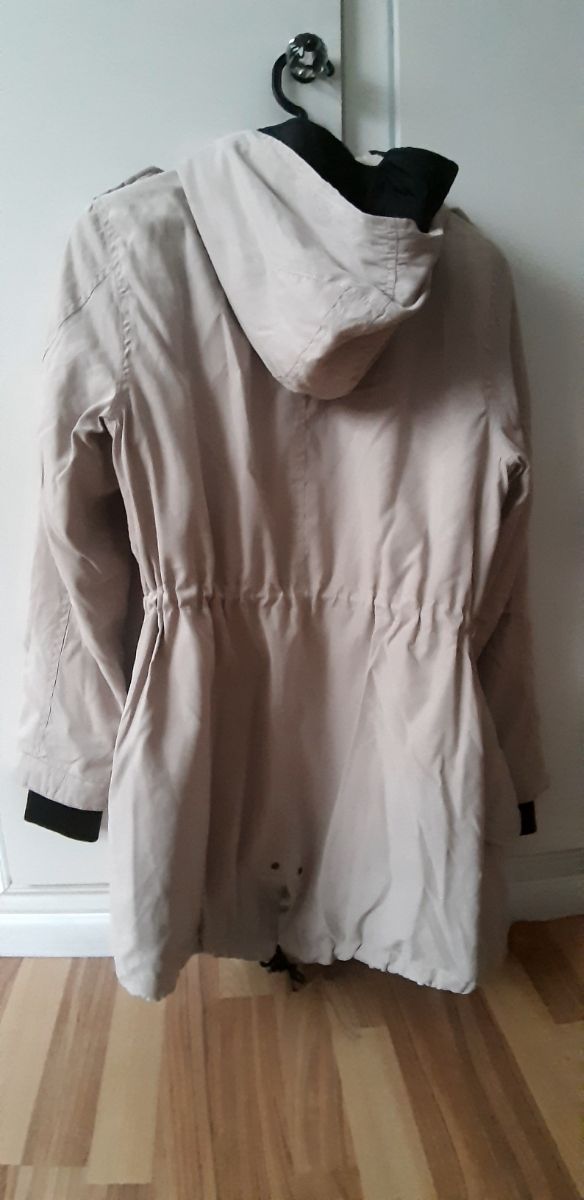 Parka mujer puesta 3 o 4 veces.