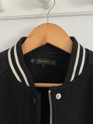 Chaqueta Negra de Cuero Zara (Urban \\/College) de segunda mano por 10 EUR  en Reus en WALLAPOP