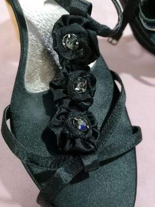 Sandalias de vestir negras. Mujer. Talla 41. de segunda mano por 5 EUR en  San Fernando de Henares en WALLAPOP