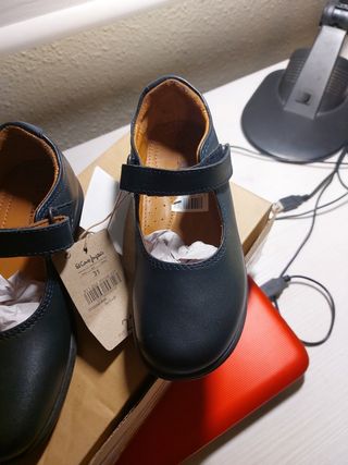 Zapatos colegiales de segunda mano por 12 EUR en Zaragoza en WALLAPOP