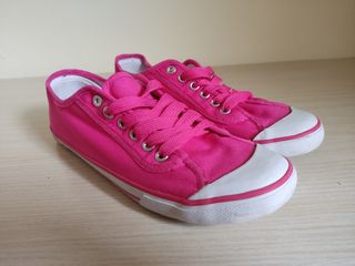 Tenis rosa fucsia de Marypaz de segunda mano por 9 EUR en Zafarraya en  WALLAPOP
