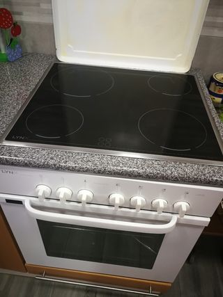 Cocina con horno vitrocerámica de segunda mano en Ávila en WALLAPOP