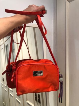 Bolso naranja, parfois de segunda mano por 10 EUR en Sant Joan d\\'Alacant  en WALLAPOP