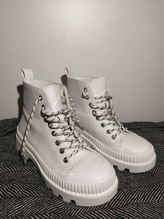 Botines plataforma blancas Bosanova T.39 de segunda mano por 15 EUR en  Barcelona en WALLAPOP