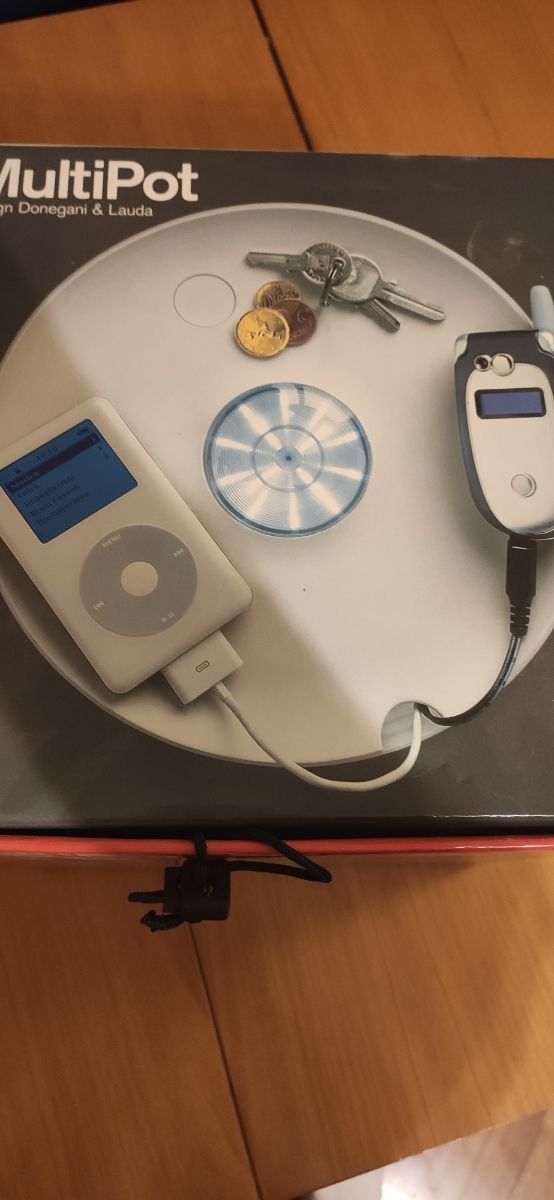 Lámpara con puerto para cargadores