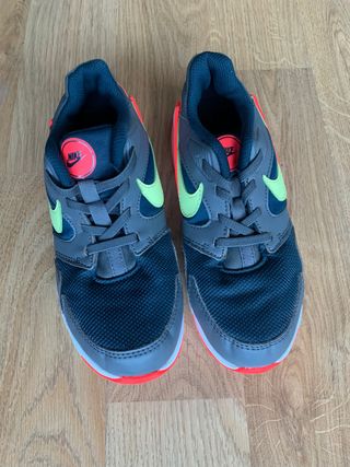 Bambas Nike talla 33 de segunda mano por 15 EUR en Sant Cugat del Vallès en  WALLAPOP
