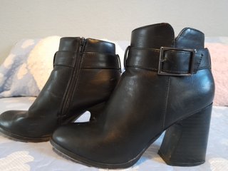 Botines tacón trapecio. MARYPAZ de segunda mano por 8 EUR en Madrid en  WALLAPOP