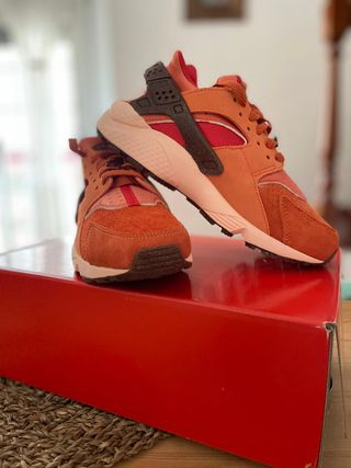 Bambas Nike Huarache Edición Limitada de segunda mano por 50 EUR en  Barcelona en WALLAPOP