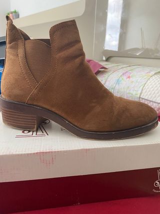 Botines mujer Stradivarius número 38 de segunda mano por 10 EUR en  Casarrubuelos en WALLAPOP