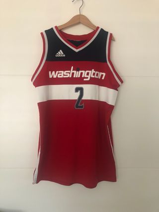 Equipación baloncesto Adidas NBA de segunda mano por 35 EUR en Mollet del  Vallès en WALLAPOP