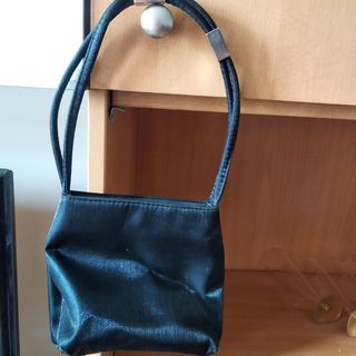 Bolso pequeño fiesta color negro de segunda mano por 10 EUR en Madrid en  WALLAPOP