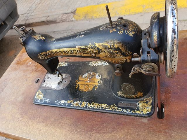 Maquina de coser Singer año 1920 con pie