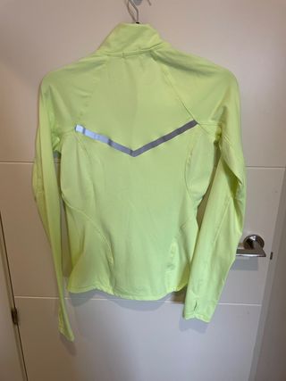 Chaqueta deporte oysho de segunda mano por 6 EUR en Torremolinos en WALLAPOP