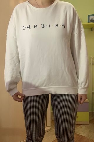 Sudadera friends Stradivarius de segunda mano por 3,5 EUR en Miranda en  WALLAPOP