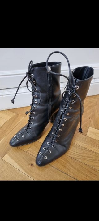 Botines Zara con cordones de segunda mano en WALLAPOP