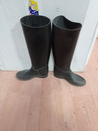 Botas goma equitacion de segunda mano por 5 EUR en Salamanca en WALLAPOP