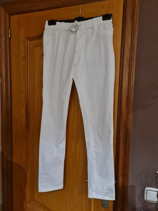 Pantalon blanco, estilo tejano talla 38.Nuevo de segunda mano por 5 EUR en  Barcelona en WALLAPOP