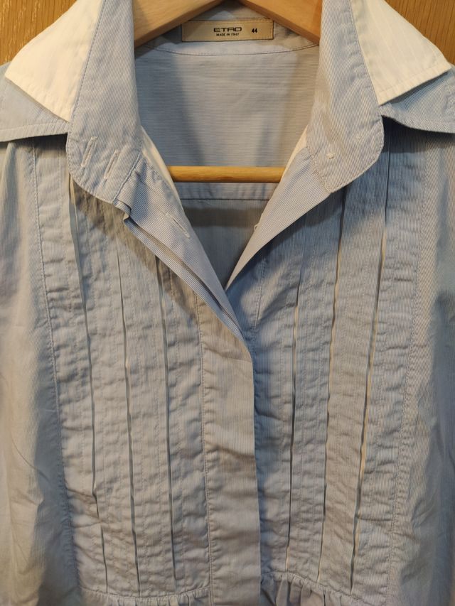 camisa azul y blanca de Etro