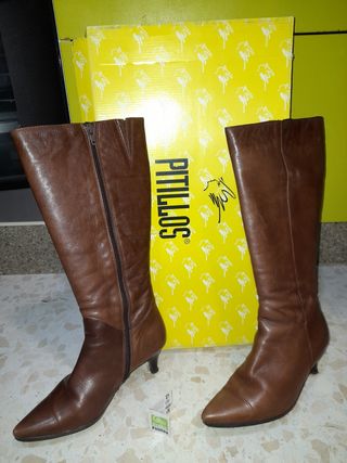 Botas altas marca pitillos de segunda mano por 6,95 EUR en Campo Soto en  WALLAPOP