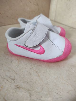 Patucos nike de segunda mano por 12 EUR en A Coruña en WALLAPOP