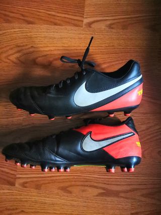 Botas de Futbol Nike Tiempo talla 42.5 de segunda mano por 22 EUR en Madrid  en WALLAPOP
