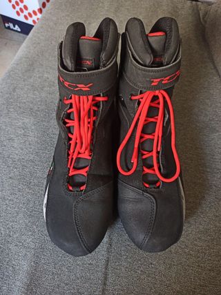 Botines Moto de segunda mano por 70 EUR en El Puerto de Santa María en  WALLAPOP