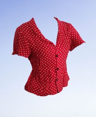 Blusa corazones ZARA de segunda mano por 7 EUR en Barcelona en WALLAPOP