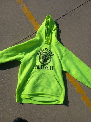 Sudadera verde fluorescente Barcelona University de segunda mano por 10 EUR  en Manresa en WALLAPOP