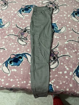 Pantalón vaquero cuadros Stradivarius de segunda mano por 5 EUR en Las  Ventas de Retamosa en WALLAPOP