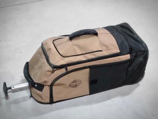 Maleta mochila petatecon ruedas ejército de tierra de segunda mano por 60  EUR en Alcobendas en WALLAPOP