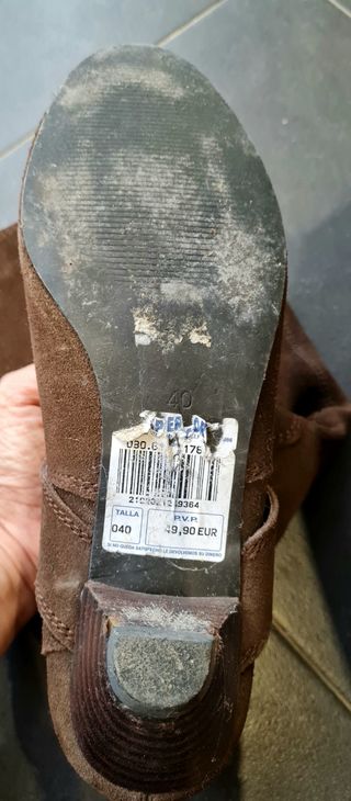 Botas altas de ante de Hipercor de segunda mano por 15 EUR en Chipiona en  WALLAPOP