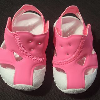 Sandalias Nike Jordan Rosas bebé de segunda mano por 25 EUR en Yuncos en  WALLAPOP