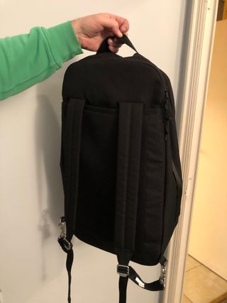 Mochila IKEA VÄRLDENS negra grande de segunda mano por 23 EUR en Barcelona  en WALLAPOP