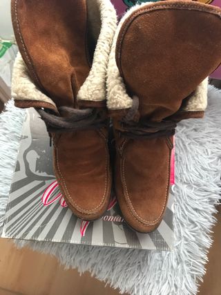 Preciosos botines forrados y calentitos de segunda mano por 50 EUR en  Valladolid en WALLAPOP