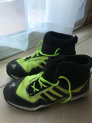 Botas barrancos ADIDAS HIDROLACE de segunda mano por 70 EUR en Mataró en  WALLAPOP