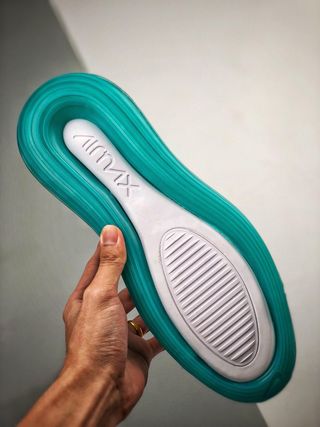 Nike Air Max 720 talla 43 blancas y turquesa de segunda mano por 120 EUR en  Sevilla en WALLAPOP