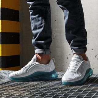 Nike Air Max 720 talla 43 blancas y turquesa de segunda mano por 120 EUR en  Sevilla en WALLAPOP
