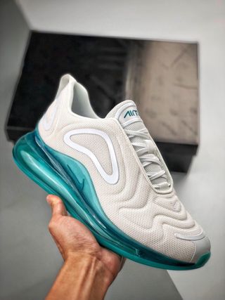 Nike Air Max 720 talla 43 blancas y turquesa de segunda mano por 120 EUR en  Sevilla en WALLAPOP