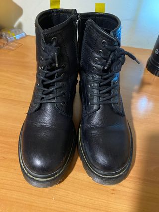 Botas azules niña talla 35. Dr. Martens. de segunda mano por 35 EUR en  Pontevedra en WALLAPOP