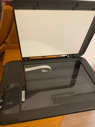 Impresora escáner HP Deskjet 2050 de segunda mano por 10 EUR en Barcelona  en WALLAPOP