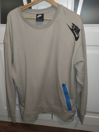 Sudadera Nike color crema de segunda mano por 40 EUR en Aranjuez en WALLAPOP