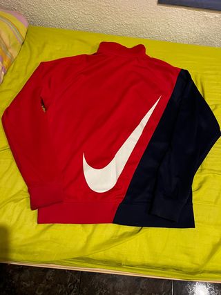Chándal Nike (Rojo\\/Azul oscuro) de segunda mano por 55 EUR en Barcelona en  WALLAPOP